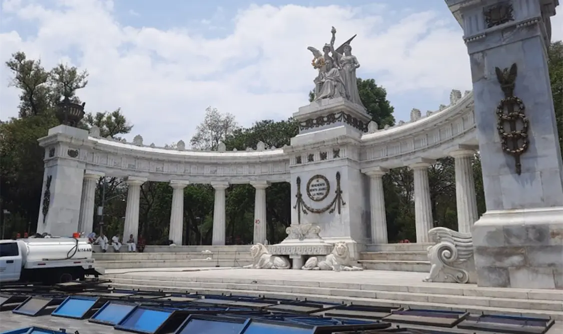 Comienza limpieza del Hemiciclo a Juárez