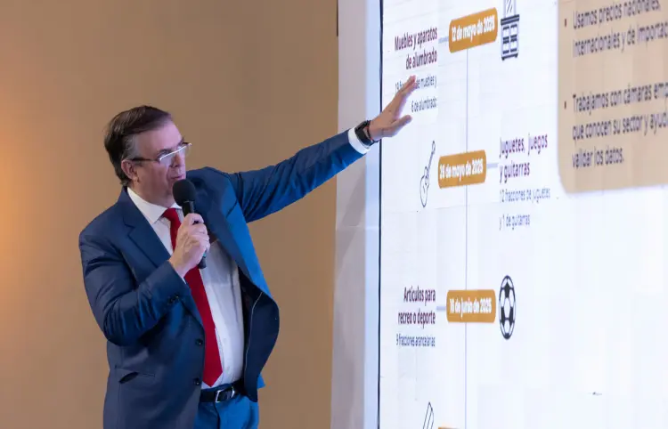 Investigan empresas de textil por engañar al Gobierno: Ebrard