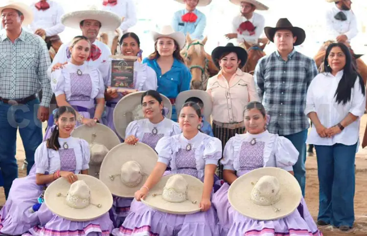 Flor Imperial se impone en Villaflores