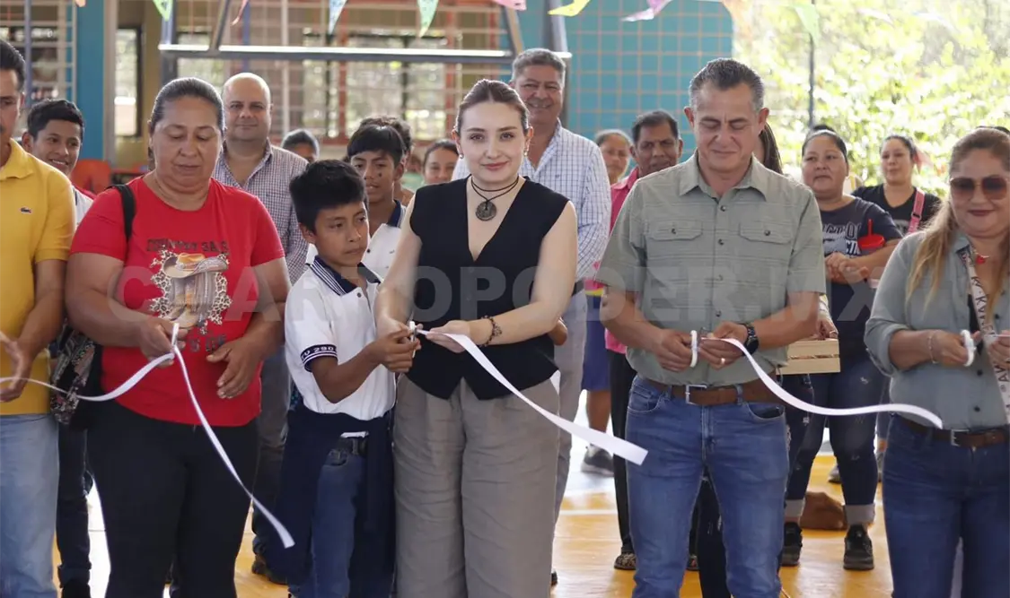 Valeria Rosales entrega domo deportivo