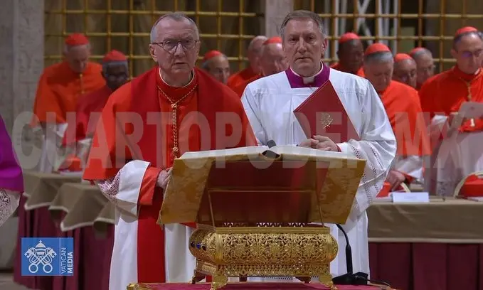 Los cardenales inician el cónclave en la Capilla Sixtina para elegir al sucesor del papa Francisco