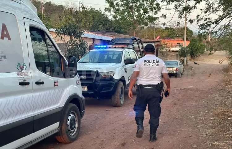Se ahorca de una viga dentro de su hogar