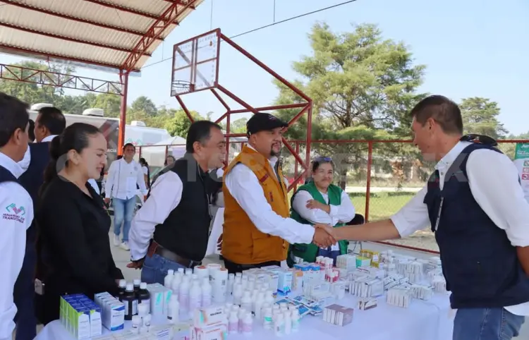 Llevan servicios de salud a zonas alejadas