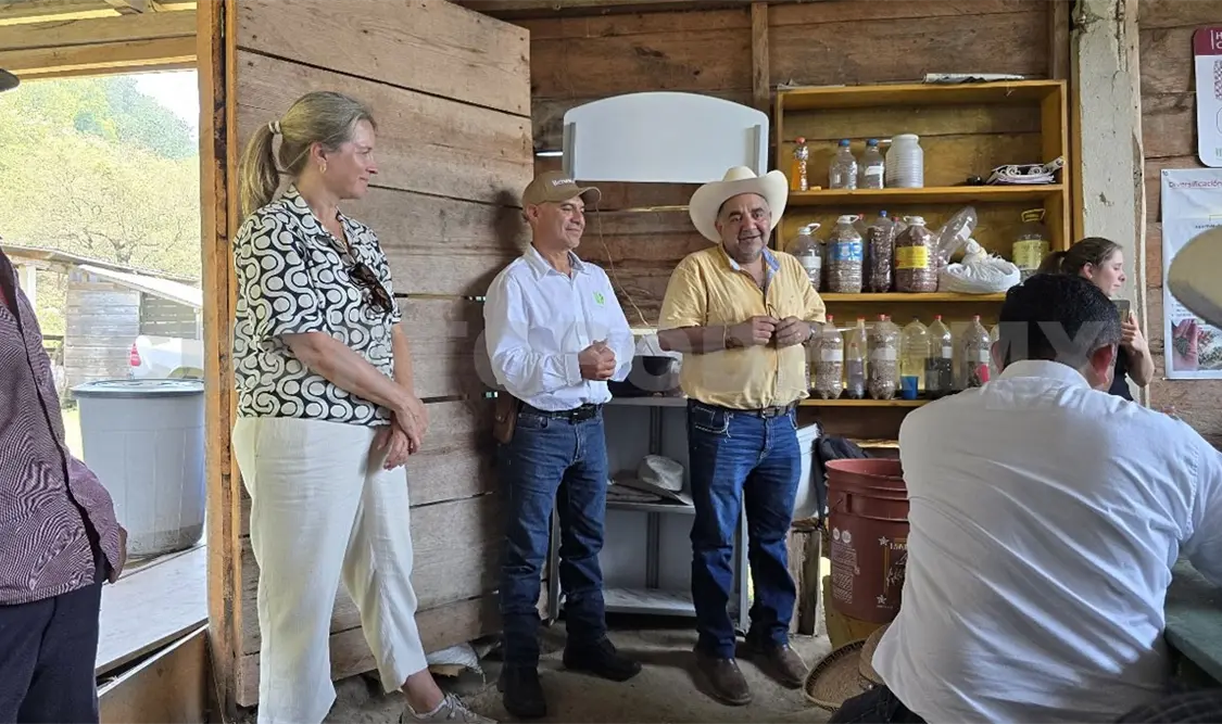 Embajadora de Noruega visita parcelas
