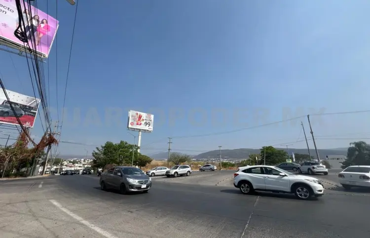 Hasta 300 accidentes por conducir y llamar por teléfono