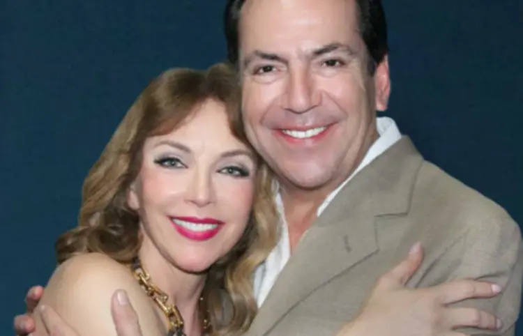 Laura Flores y Lalo derraman miel