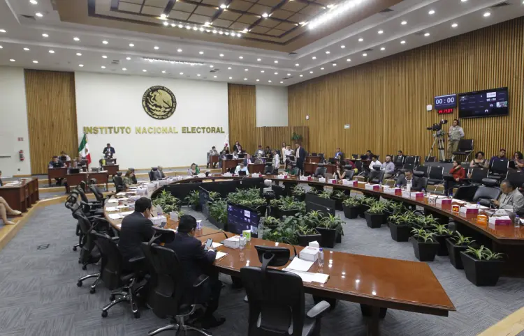 INE aprueba cancelar 17 candidaturas