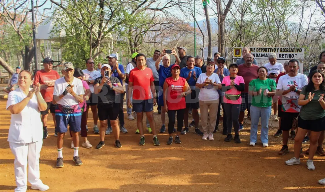 Rinden emotivo homenaje a Hermelindo Maza