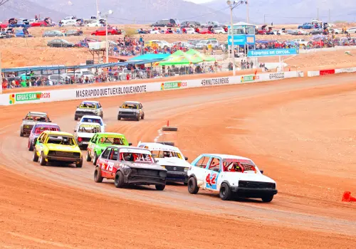 Rugen motores en el Aquiles Speedway Park