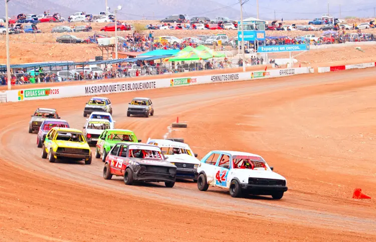 Rugen motores en el Aquiles Speedway Park