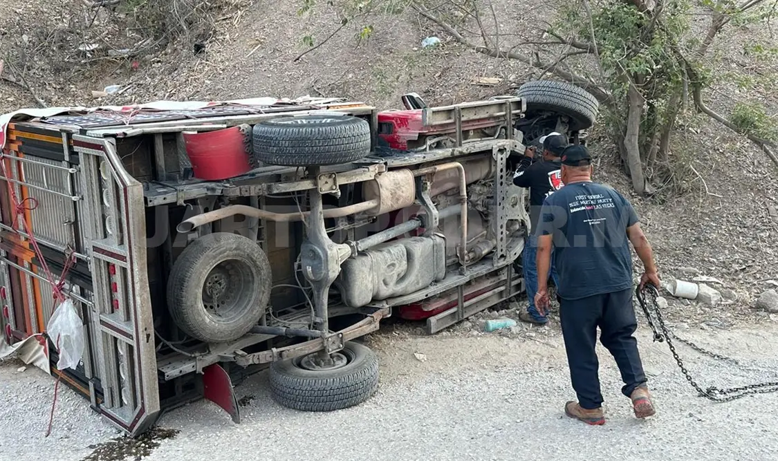 Vuelca al perder el control cerca de la Zona Galáctica