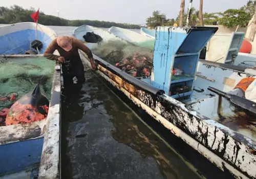 Atiende Pemex fuga de crudo en Puerto