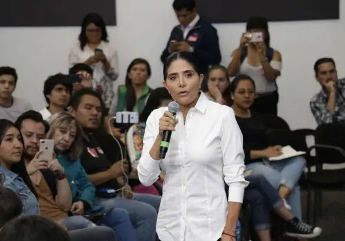 Oposición pide seriedad en conversatorios