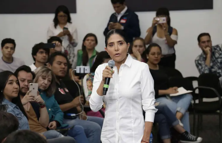 Oposición pide seriedad en conversatorios