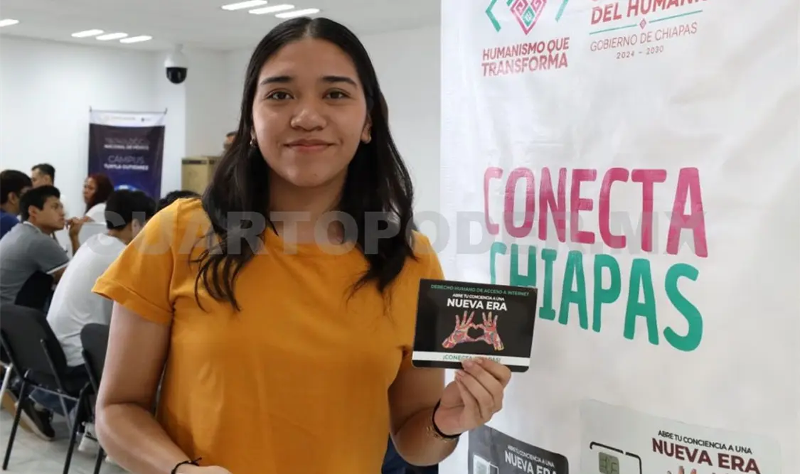 Estudiantes reciben chips con Internet gratis