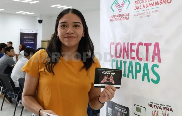 Estudiantes reciben chips con Internet gratis