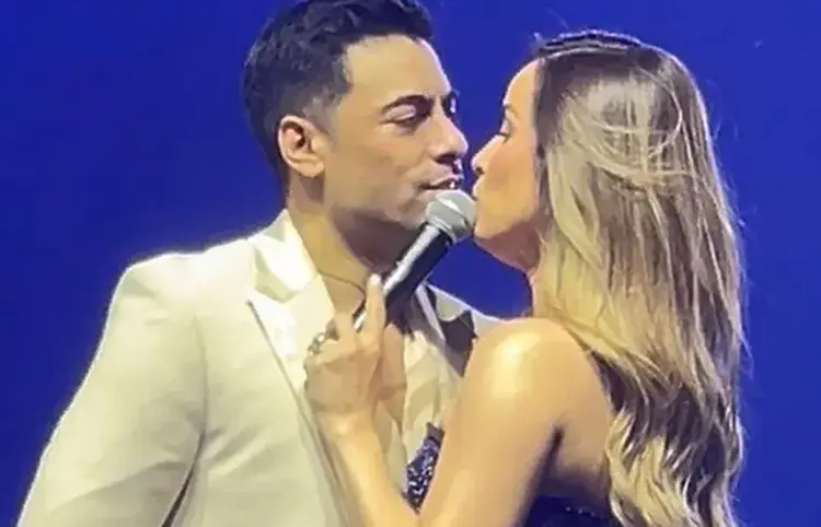 Carlos Rivera felicita a Cynthia