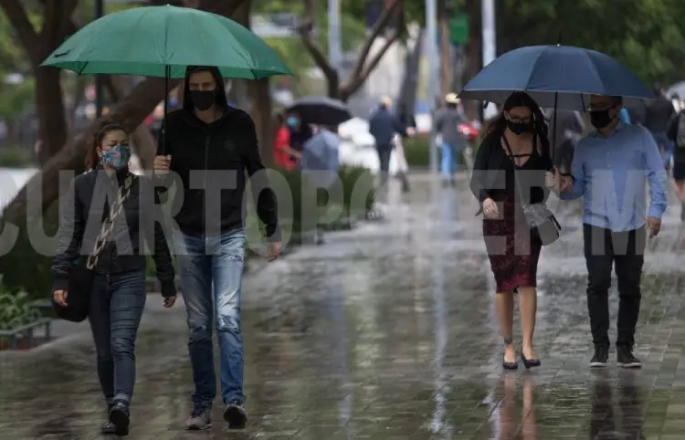 Frente frío 42 provoca lluvias torrenciales en el sureste del país