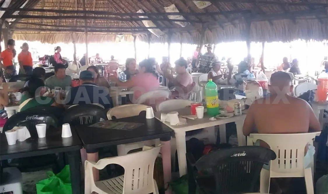 Las palapas lucieron casi llenas en esta importante fecha. Noel Vázquez / CP