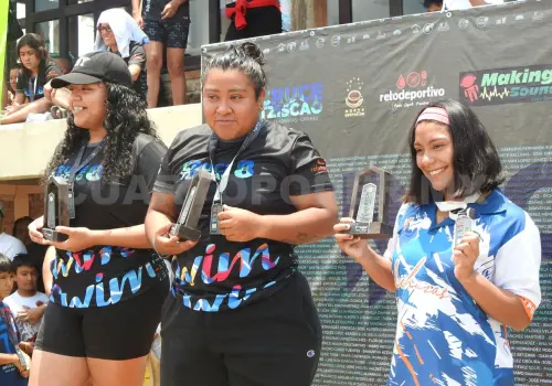 Celebran Lechuzas podios en aguas abiertas