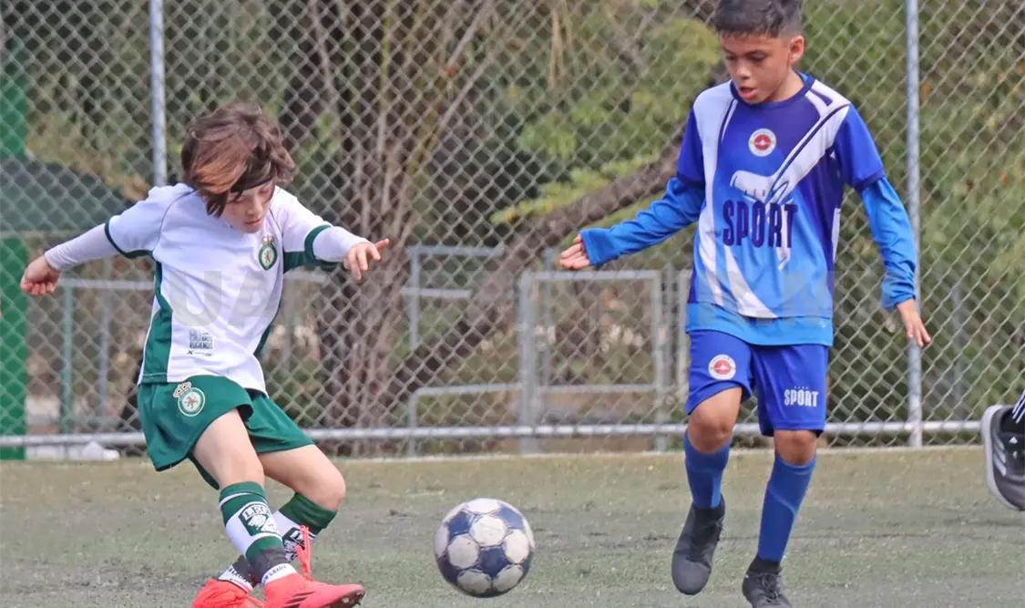 La categoría Niños Héroes continúa ofreciendo encuentros llenos de emoción. Diego Pérez/CP