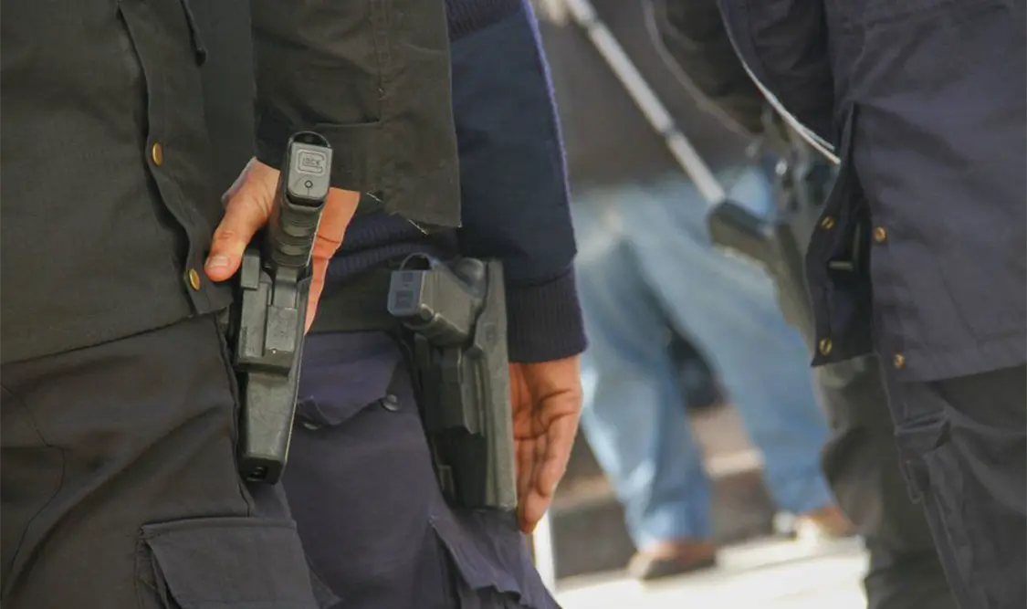 Piden que policías porten arma fuera de servicio