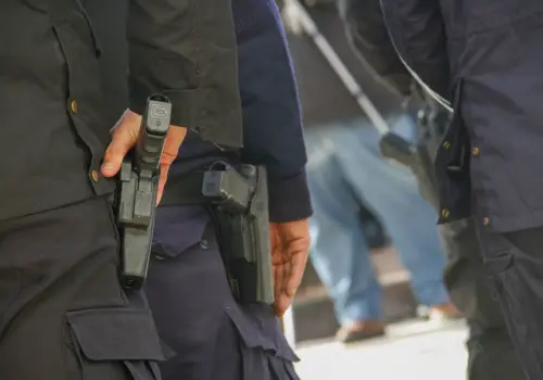 Piden que policías porten arma fuera de servicio