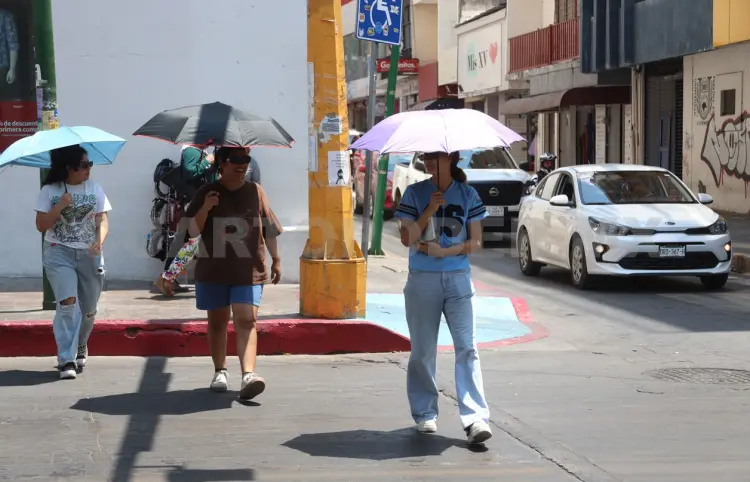 Frente frío deja fuertes lluvias y frena el fuego