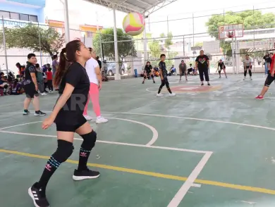 Madres "rematan" en su festejo