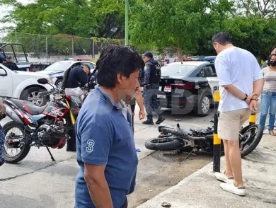 Embisten a presuntos motoristas asaltantes