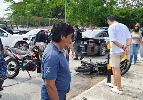 Embisten a presuntos motoristas asaltantes