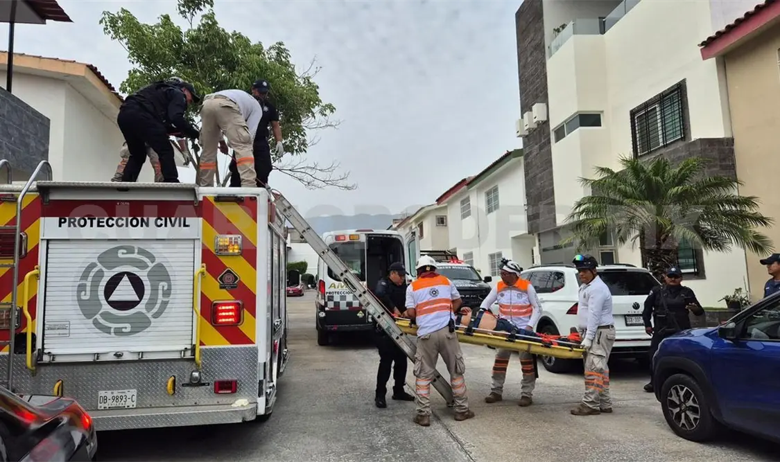 Cae desde lo alto de una escalera y acaba grave