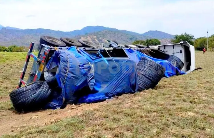 Vuelca tráiler en el tramo Arriaga-Tonalá