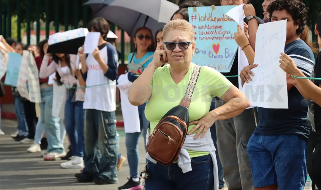 Insisten familias: que no desaparezca bachillerato