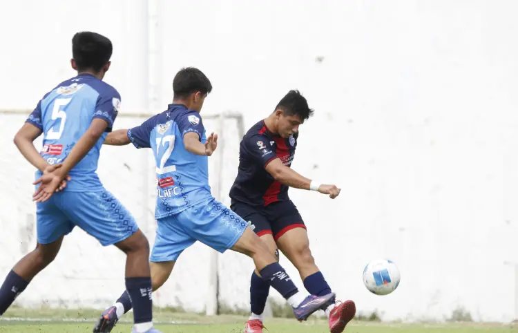 Primer "round" en el estadio Flor del Sospó
