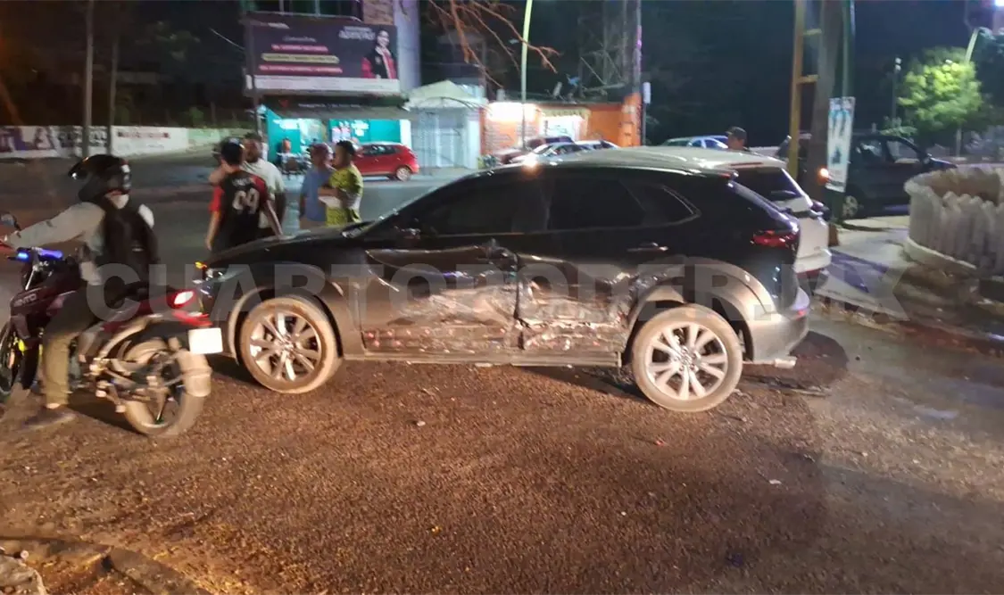 Por exceso de velocidad causa percance múltiple