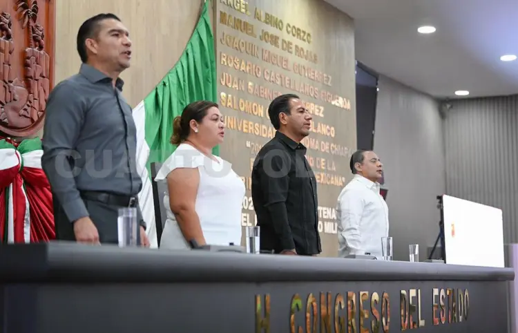 Atestigua homenaje póstumo al maestro José Artemio López