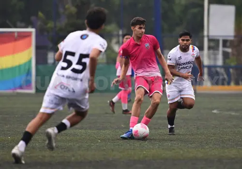 Primer "round" en el estadio Flor del Sospó