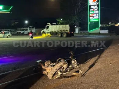 Lo hospitalizan tras ser arrollado por auto