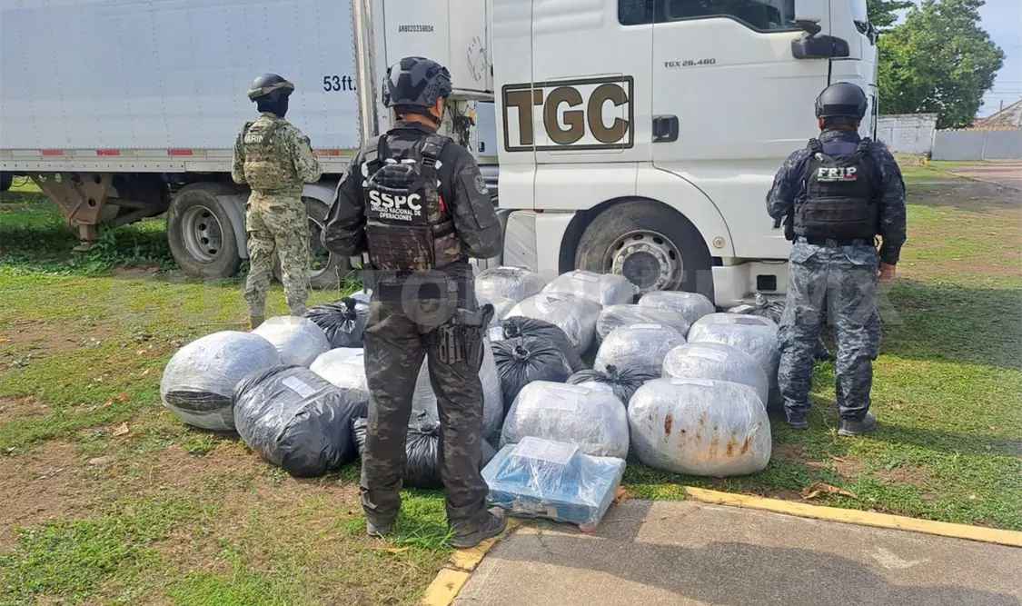 Aseguran más de 450 kilos de droga en tráiler