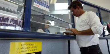 Avanza impuesto de 5 % a remesas