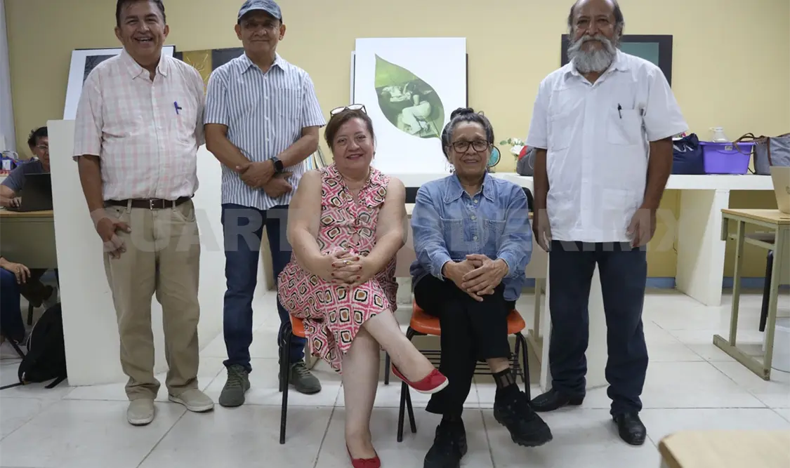 Jorge Champo, Sarelly Martínez, Maria Eugenía Díaz, Carmen Marín Levarios y Virgilio, docentes por décadas de la licenciatura. Carlos López / CP