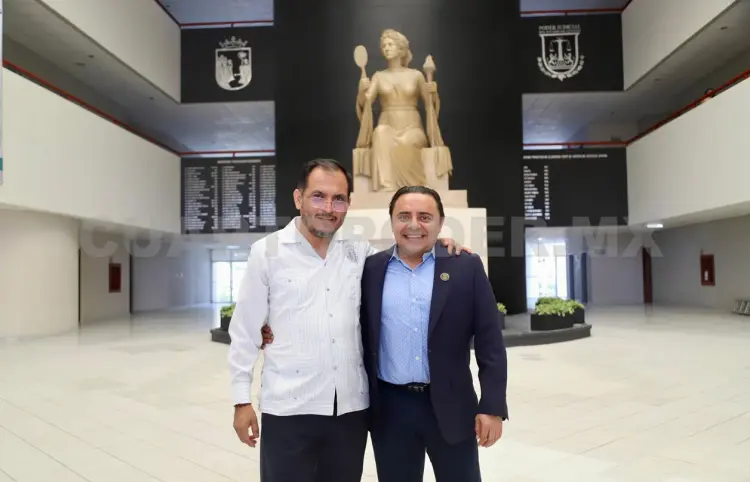 Recibe Moreno Guillén a estudiantes de la Unicach