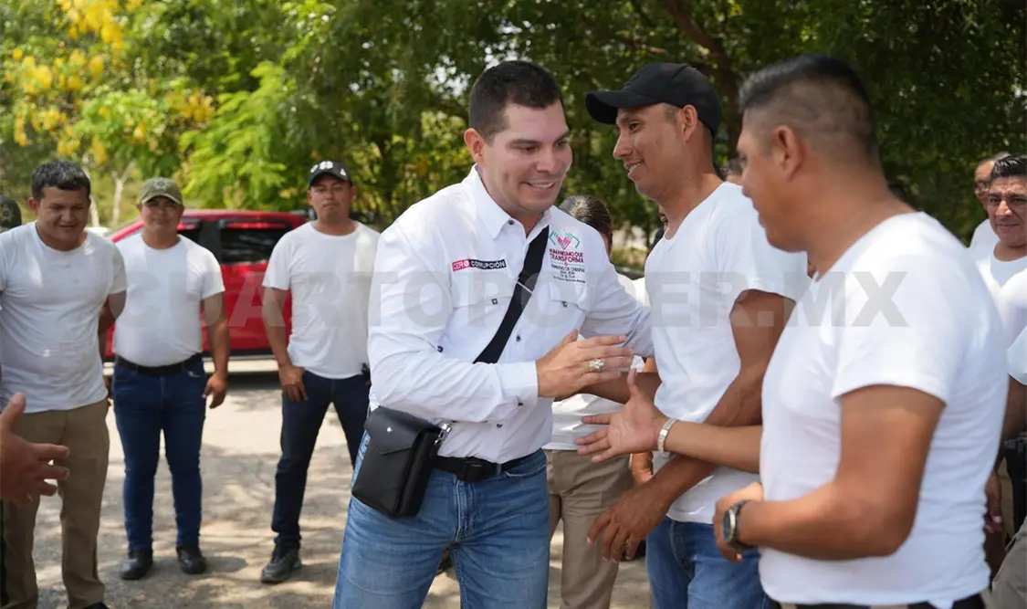 Titular de la Secretaría de Seguridad del Pueblo supervisa a personal de la Policía Vial durante capacitación. Cortesía