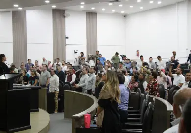 Ningún agresor debe ser figura honorífica
