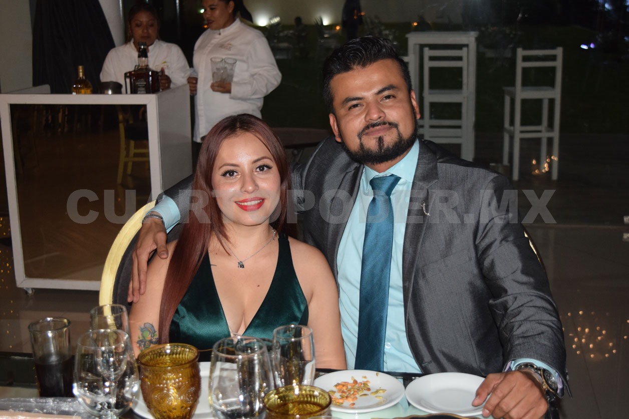 Roger y Miztli se unen en matrimonio