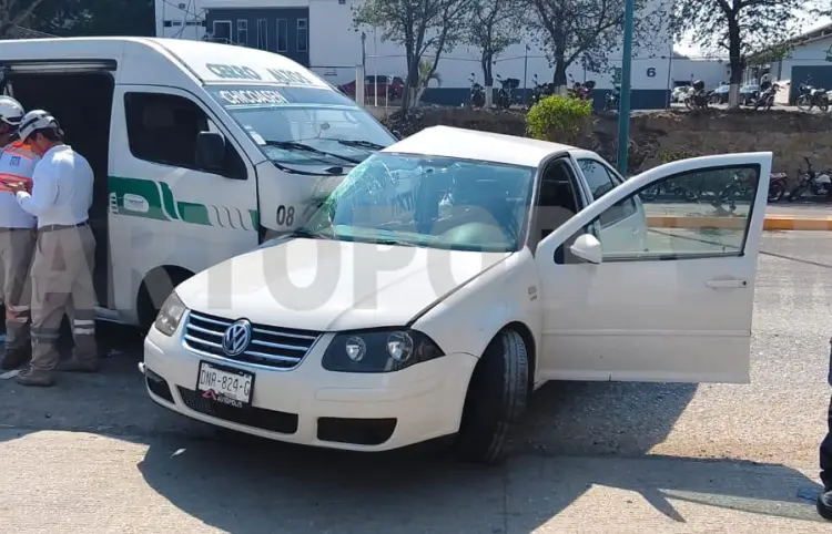 Seis lesionados en aparatosa colisión