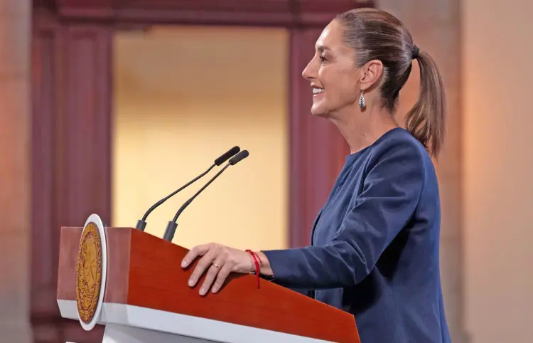 Anuncia Claudia alza salarial de 9 % a docentes