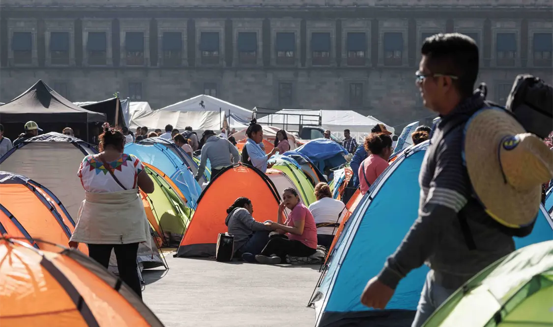 Integrantes de la CNTE marchan por avenida Paseo de la Reforma, en la Ciudad de México. El Universal