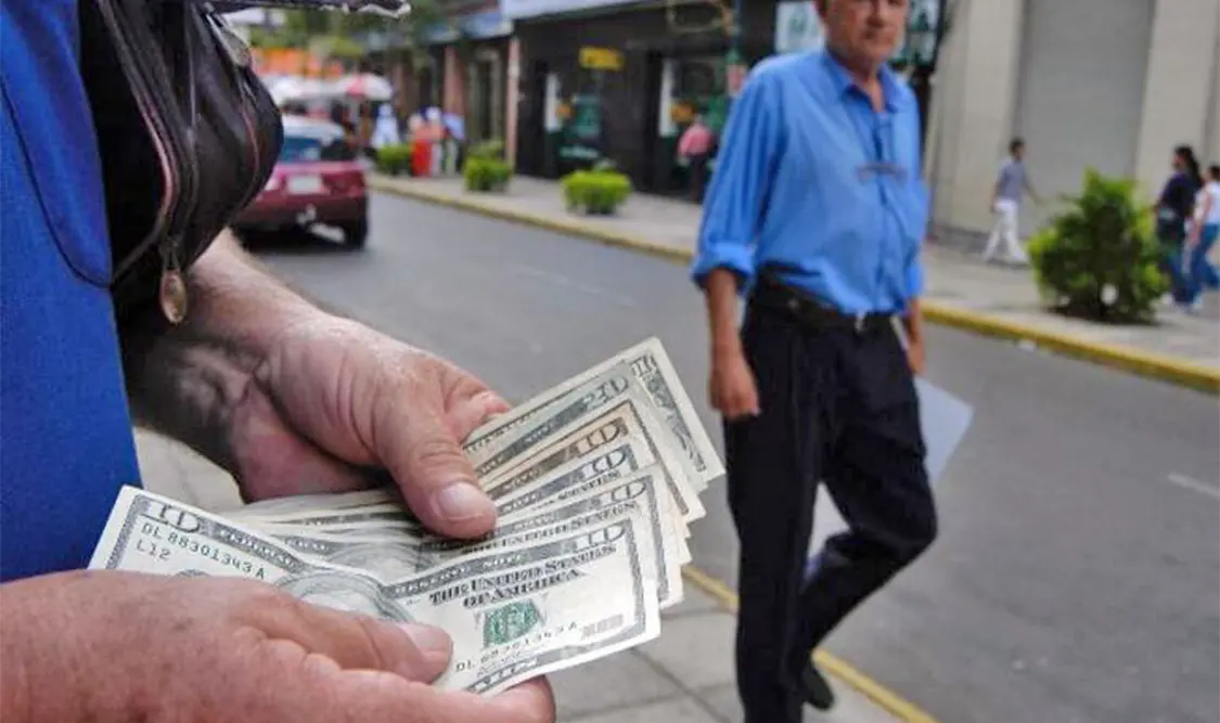 Más de 75 % de las remesas enviadas son realizadas por inmigrantes sin ciudadanía estadounidense. Cortesía